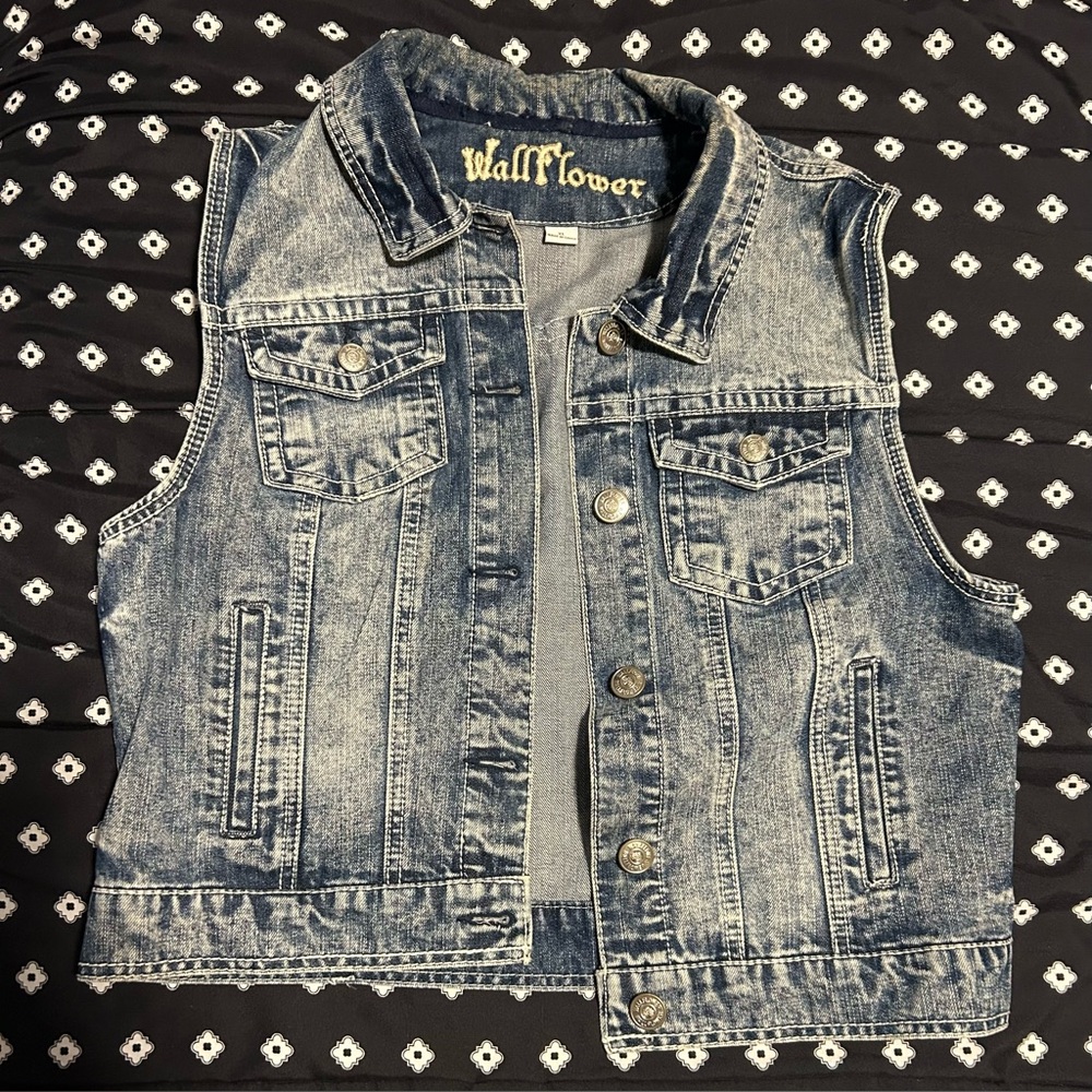 Wallflower Denim Vest with Pockets-size l/xl